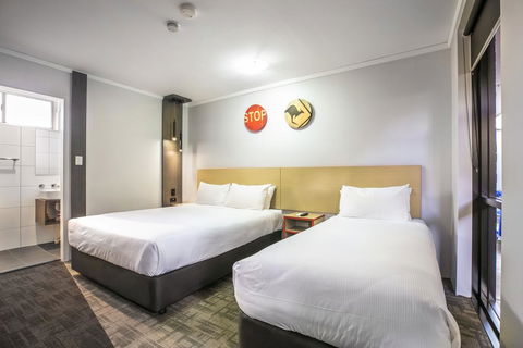 Nightcap At Jamison Hotel - Tourism Caloundra 1