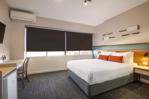 Nightcap At Ocean Beach Hotel - Tourism Caloundra 0