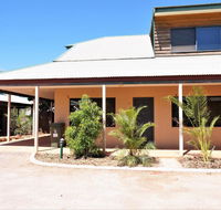 Ningaloo Breeze Villa 2 - 3 Bedroom Fully Self-Contained Holiday Accommodation - Tourism Caloundra