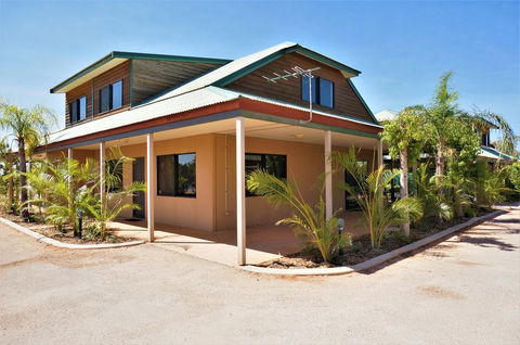 Ningaloo Breeze Villa 9 - 3 Bedroom Fully Self-Contained Holiday Accommodation - Tourism Caloundra 0