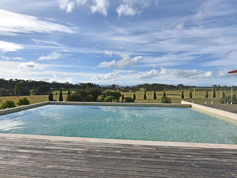 Noble Willow Homestead Lovedale. Super Spacious, With Views And Pool - Tourism Caloundra 0