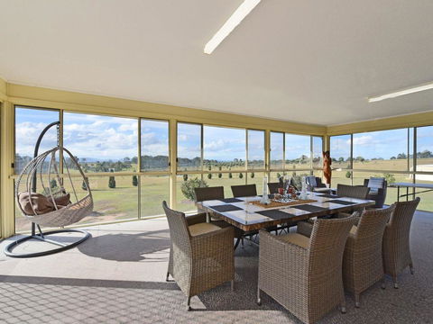 Noble Willow Homestead Lovedale. Super Spacious, With Views And Pool - Tourism Caloundra 2