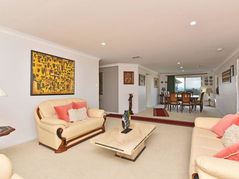 Noble Willow Homestead Lovedale. Super Spacious, With Views And Pool - Tourism Caloundra 3