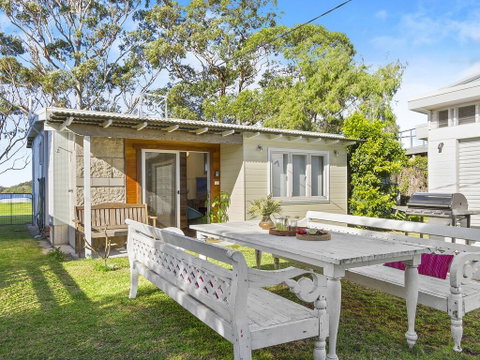 Noddys Riverside - Tourism Caloundra 3