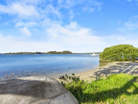 Noddys Riverside - Tourism Caloundra 2