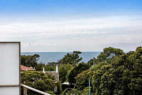 NORTH POINT RETREAT - MORNINGTON - Tourism Caloundra 2