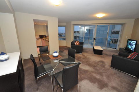 North Sydney Fully Self Contained Modern 2 Bed Apartment (2207BER) - Tourism Caloundra 0