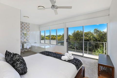 NORTHSHOR- ULTIMATE BEACH HOUSE - Tourism Caloundra 2