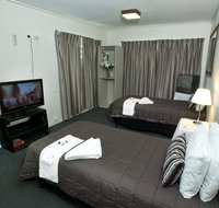 O'Sheas Windsor Hotel - Tourism Caloundra