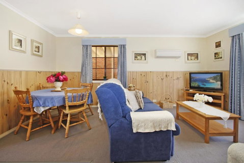 Oak Cottage - Tudor Village Unit 5 - Tourism Caloundra 1