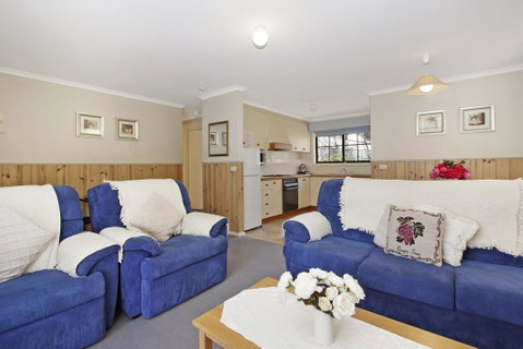 Oak Cottage - Tudor Village Unit 5 - Tourism Caloundra 2