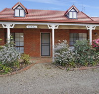 Oak Cottage - Tudor Village Unit 5 - Tourism Caloundra