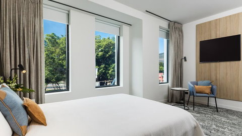 Oaks Cairns Hotel - Tourism Caloundra 2