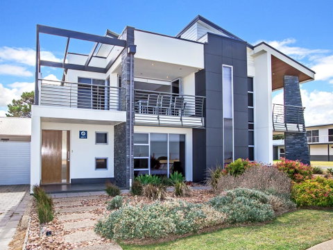 Ocean 180A - Tourism Caloundra 0