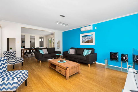 Ocean Blue On Salt Beach - Tourism Caloundra 2