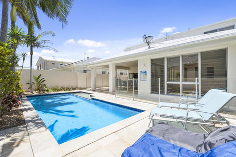 Ocean Blue On Salt Beach - Tourism Caloundra 3