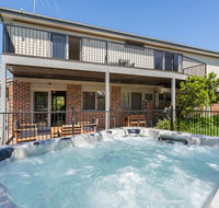 Ocean Breeze Retreat - with spa and space - Tourism Caloundra