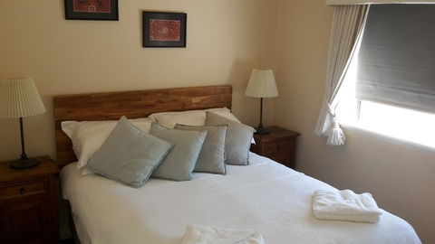 Ocean Sunsets - 2 Bedroom Converted Warehouse Apartment - Tourism Caloundra 2