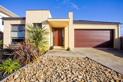 Ocean View Crescent 59 - Tourism Caloundra 0