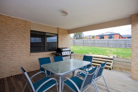 Ocean View Crescent 59 - Tourism Caloundra 1