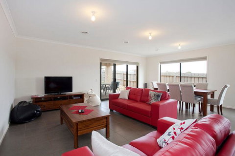 Ocean View Crescent 59 - Tourism Caloundra 3