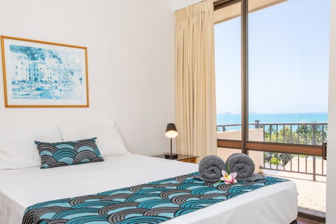OCEAN VIEWS 10 - Tourism Caloundra 0