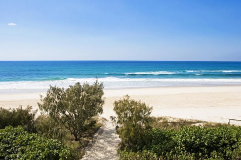 Oceanside Resort - Absolute Beachfront Apartments - Tourism Caloundra 1