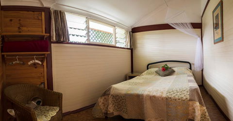 On The Wallaby Lodge - Tourism Caloundra 0