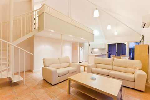 Osprey Holiday Village Unit 105 - Tranquil 3 Bedroom Holiday Villa With A Pool In The Complex - Tourism Caloundra 0