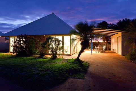 Osprey Holiday Village Unit 105 - Tranquil 3 Bedroom Holiday Villa With A Pool In The Complex - Tourism Caloundra 1