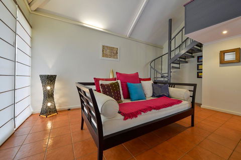 Osprey Holiday Village Unit 112 -Vibrant 3 Bedroom Holiday Villa With A Pool In The Complex - Tourism Caloundra 3