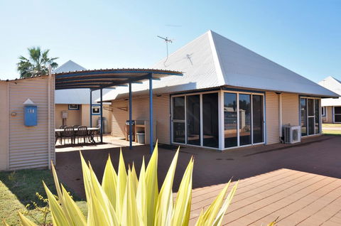 Osprey Holiday Village Unit 114 - Gorgeous 3 Bedroom Holiday Villa With A Pool In The Complex - Tourism Caloundra 2