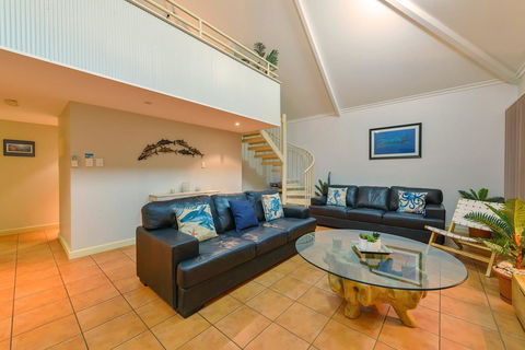 Osprey Holiday Village Unit 117 - Exquisite 3 Bedroom Holiday Villa With A Pool In The Complex - Tourism Caloundra 3