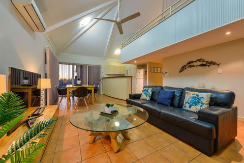 Osprey Holiday Village Unit 117 - Exquisite 3 Bedroom Holiday Villa With A Pool In The Complex - Tourism Caloundra 0