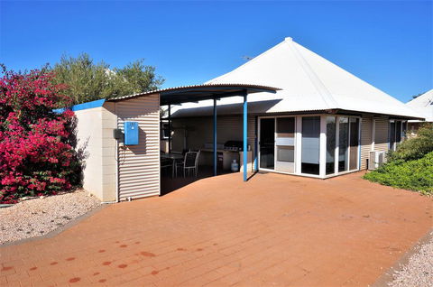 Osprey Holiday Village Unit 121 - Fantastic 3 Bedroom Holiday Villa With A Pool In The Complex - Tourism Caloundra 1