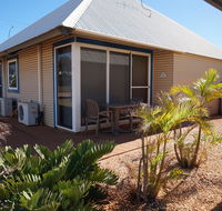 Osprey Holiday Village Unit 201-1 Bedroom - Wonderful 1 Bedroom Studio Apartment with a Pool in the Complex - Tourism Caloundra