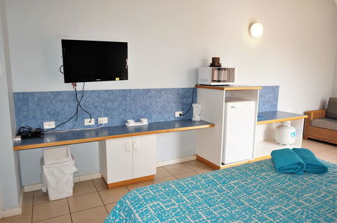 Osprey Holiday Village Unit 222-1 Bedroom - Great 1 Bedroom Studio Apartment With A Pool In The Complex - Tourism Caloundra 3