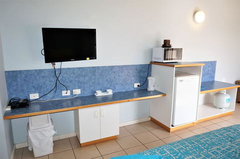 Osprey Holiday Village Unit 222-1 Bedroom - Great 1 Bedroom Studio Apartment With A Pool In The Complex - Tourism Caloundra 2