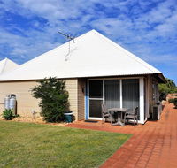 Osprey Holiday Village Unit 222-1 Bedroom - Great 1 Bedroom Studio Apartment with a Pool in the Complex - Tourism Caloundra