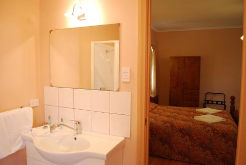Osteria Sanso B&B - Tourism Caloundra 3