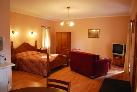 Osteria Sanso B&B - Tourism Caloundra 2