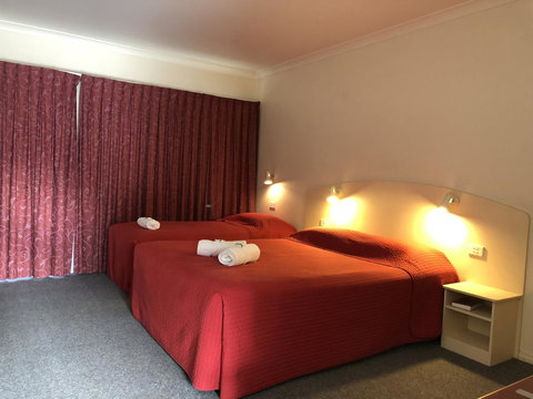 Outback Quarters- Motel Hay - Tourism Caloundra 0