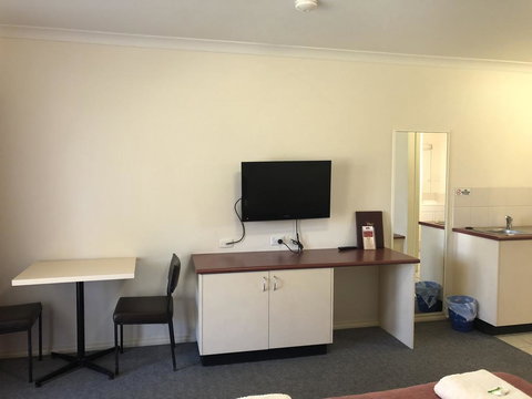 Outback Quarters- Motel Hay - Tourism Caloundra 2