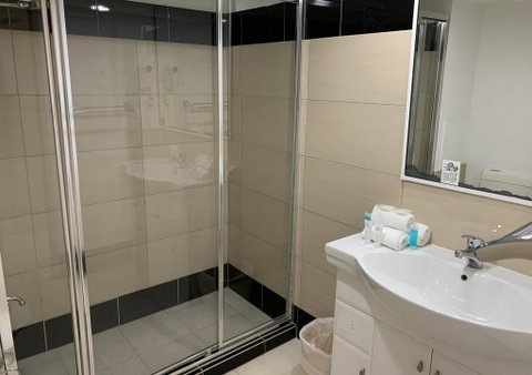 Outrigger Burleigh - Tourism Caloundra 3