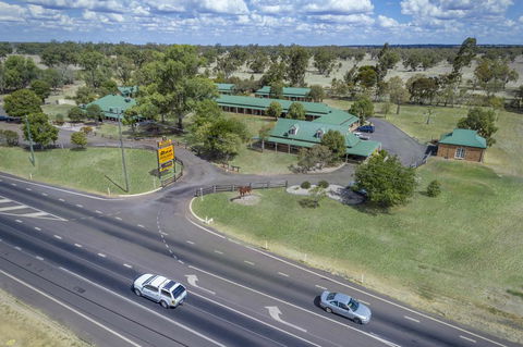 Overlander Homestead Motel - Tourism Caloundra 2