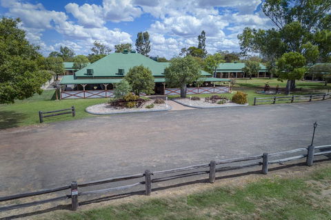 Overlander Homestead Motel - Tourism Caloundra 3