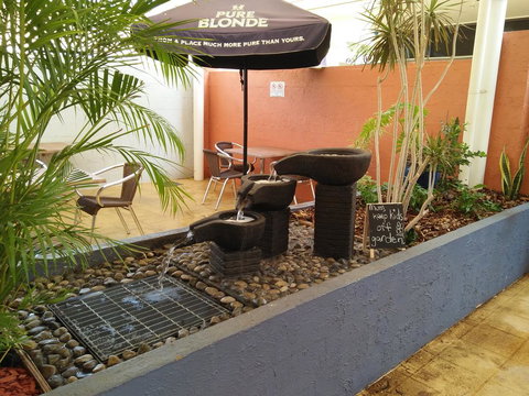 Overlander Hotel - Tourism Caloundra 1