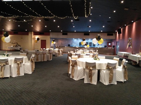 Overlander Hotel - Tourism Caloundra 3