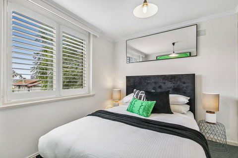 Oversized Apartment Close To City, Parks, MCG - Tourism Caloundra 2