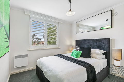 Oversized Apartment Close To City, Parks, MCG - Tourism Caloundra 1